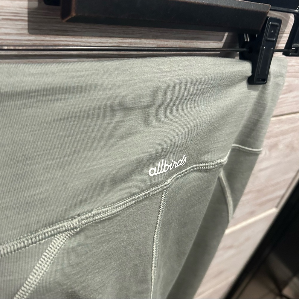 Allbirds Women's Natural Flow Legging In a Sage Green Color size XS - Picture 7 of 7